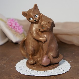 Фигура шоколадная "Влюбленные кошечки" 11 см, 120 гр.